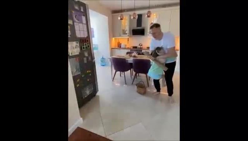 خلاقیت زیبا و شیرین یک پدر؛ لحظه های به یادماندنی دخترانش با سرگرمیهای خانگی