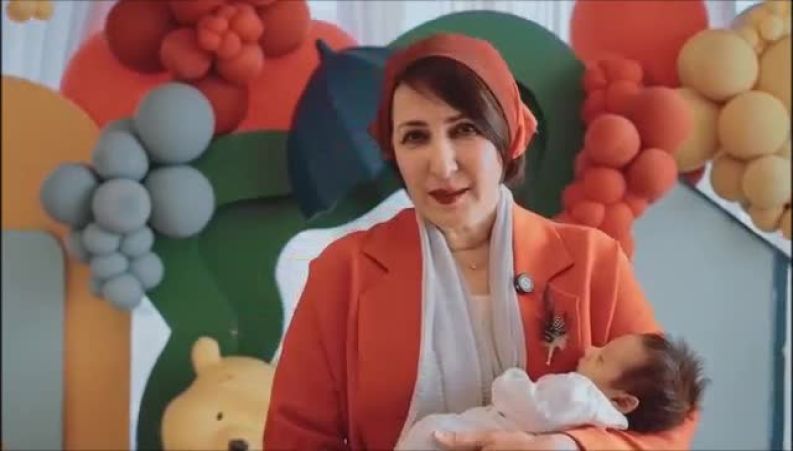 تصویری دلنشین از فاطمه گودرزی در کنار نوه اش؛ لحظه ای به یادماندنی از یک جشن خانوادگی