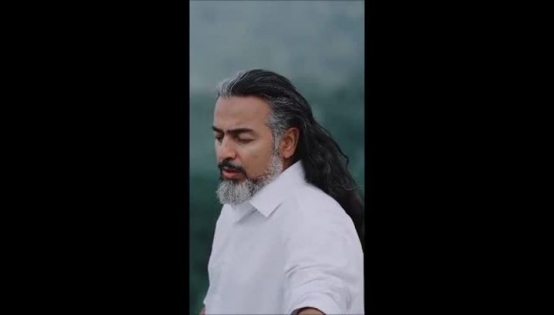 آواز پرشکوه او با شعری ماندگار از فریدون مشیری در طبیعت