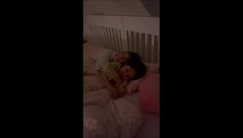 شیطنت‌های دوست‌داشتنی پناه و نبات دختران سپیده بزمی پور قبل از لحظه‌های خواب