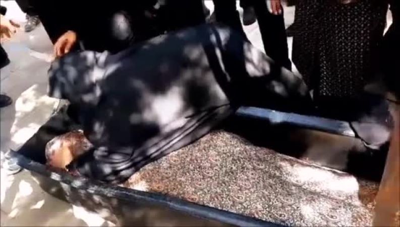 ویدیوی منتشر شده حاوی لحظات غم‌انگیز مراسم وداع و سوگواری الهام چرخنده 