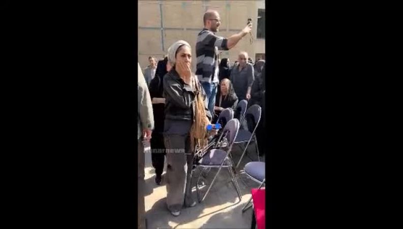 وداع سوزناک با نقش پدر؛ مونا فرجاد در سوگ محمد کاسبی: روایت پیوند عمیق دختر «آقا تقی» و بازیگر فقید سینما و تلویزیون