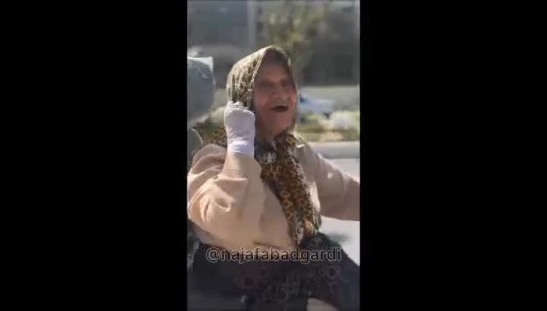 شیرزن اصفهانی و فرمانروایی خیابان‌ها: مادربزرگ موتورسوار نجف‌آباد، نماد جسارت و استقلال در فضای مجازی!