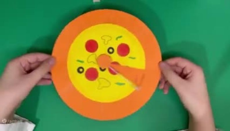 بازی با کسرهای پیتزایی: یک ایده خلاقانه و مقرون به صرفه برای معلمین و والدین جهت نمایش بصری صورت و مخرج کسر