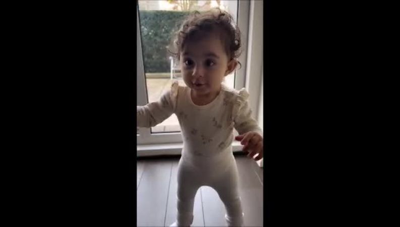 «بارین» ۱۰ ماهه بالاخره روی پاهای کوچولویش ایستاد