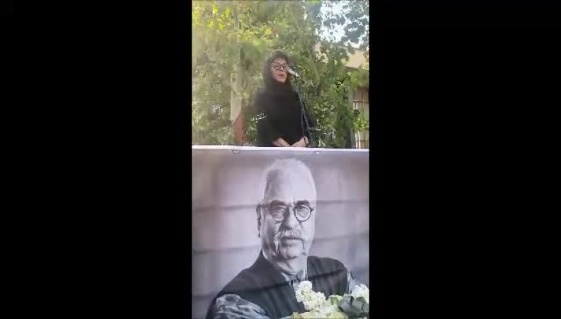 صحبت‌های احساسی فرزانه کابلی در مراسم تشییع همسرش 