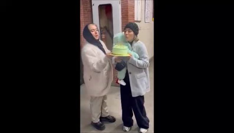 تولد مونا کرمی در پشت صحنه نمایش باران اسیدی