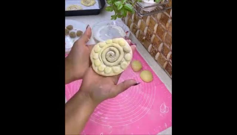 طرز تهیه کلوچه فومن