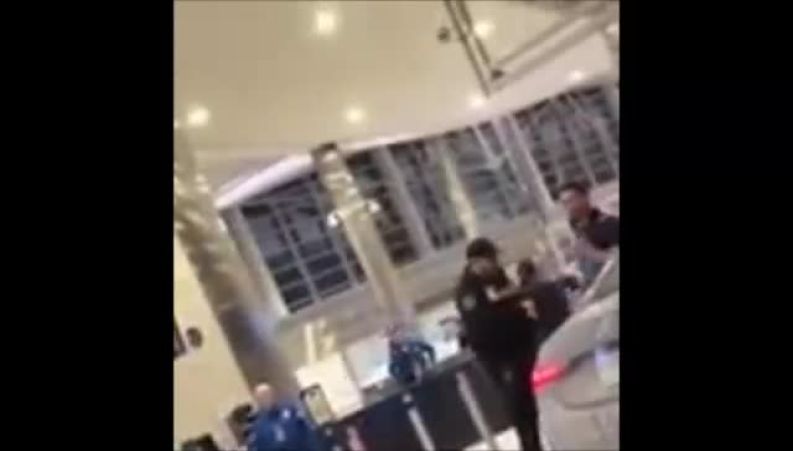 برخورد خودرو با مسافران در فرودگاه