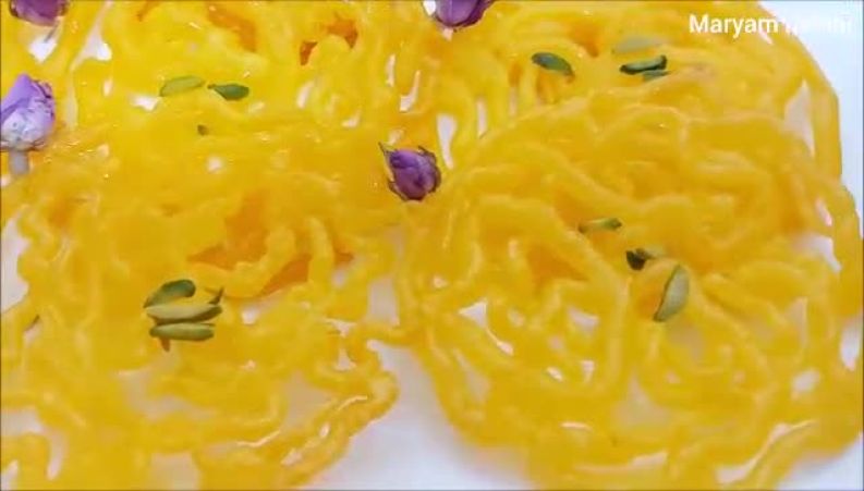 زولبیا خانگی ترد و خوشمزه و کم شیرین با رسپی قنادی