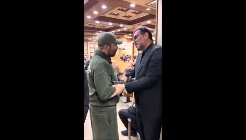 عذرخواهی مجید صالحی بابت لباسش در یک مراسم ختم 