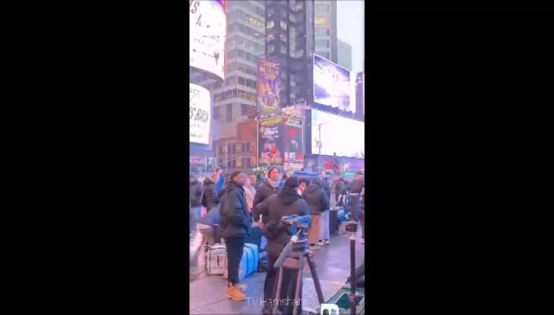 نماز جماعت و سفره افطار در میدان تایمز نیویورک