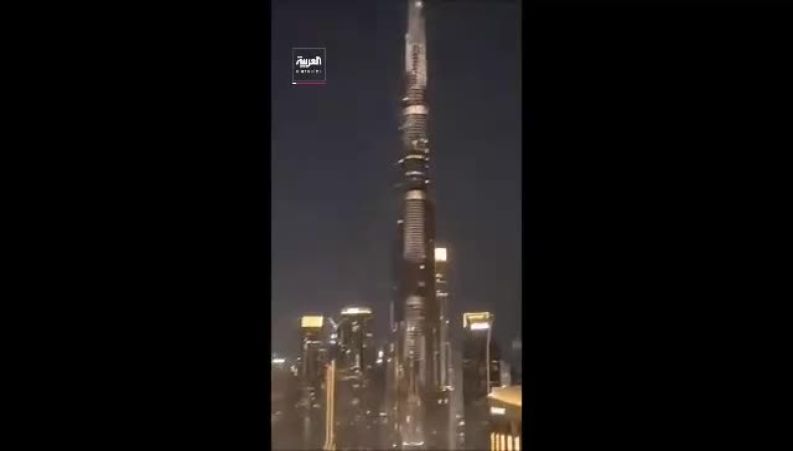 لحظه عبور پهپاد ایرانی از کنار برج خلیفه
