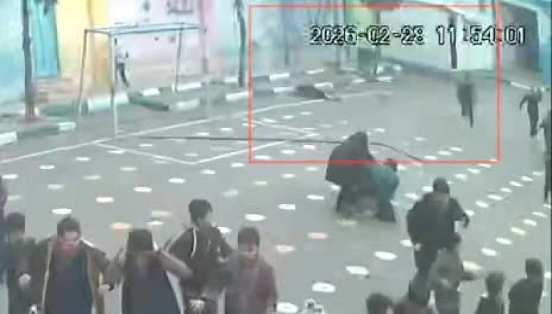 تصاویر دوربین مداربسته؛ لحظه حمله و پرتاب ترکش و شهادت یک دانش‌آموز در حیاط مدرسه