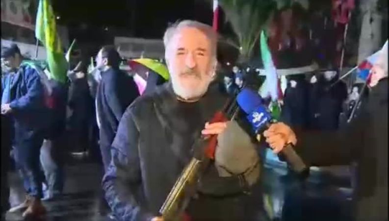 مهران رجبی در تجمعات شبانه دست به اسلحه شد 