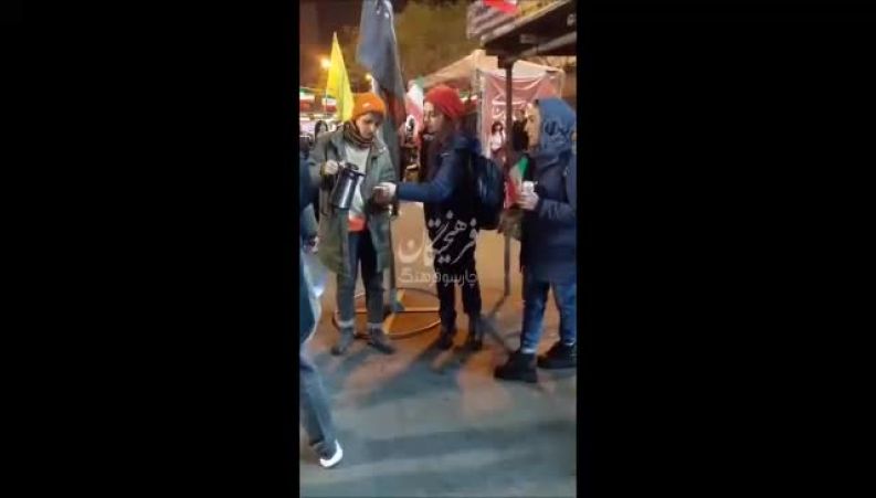 حضور شبانه مهسا کرامتی بازیگر سریال «خط قرمز» در خیابان‌های تهران