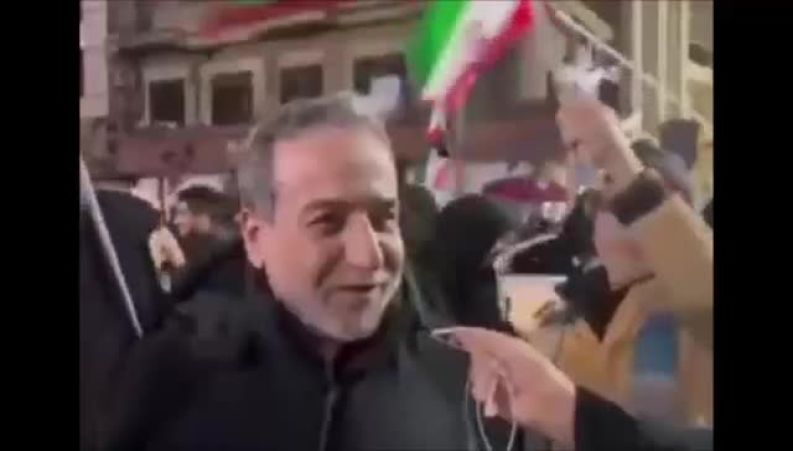  عراقچی در تجمع شبانهٔ مردم تهران: آمده‌ام روحیه بگیرم