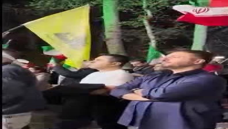 بغض سیدجواد هاشمی با آهنگ محسن چاوشی در تجمعات
