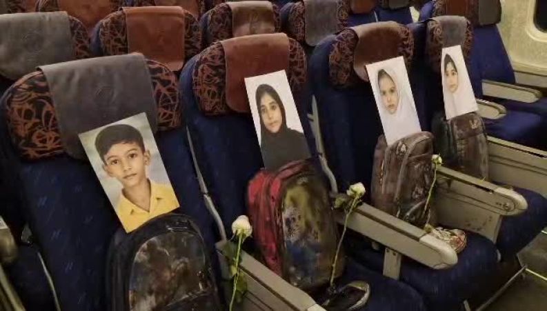 کودکان شهید میناب، همراه هیات ایرانی34;میناب ۱۶۸34; به ریاست دکتر قالیباف در پرواز به اسلام‌آباد
