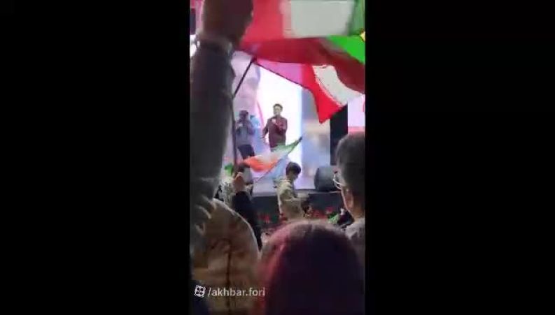 اجرای بابک افرا در باغ فردوس تهران در جمع هنرمندان و مردم