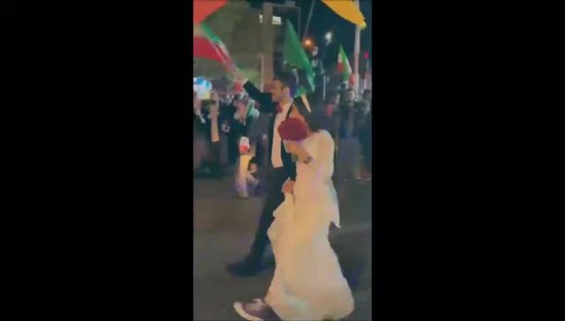 حضور عروس و داماد در تجمع حمایت از ایران ؛ عروسی متفاوت در میان مردم