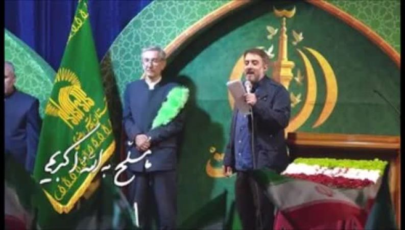 بازخوانی سرود «ما مسلح به الله‌اکبریم» توسط پویانفر با همخوانی مردم