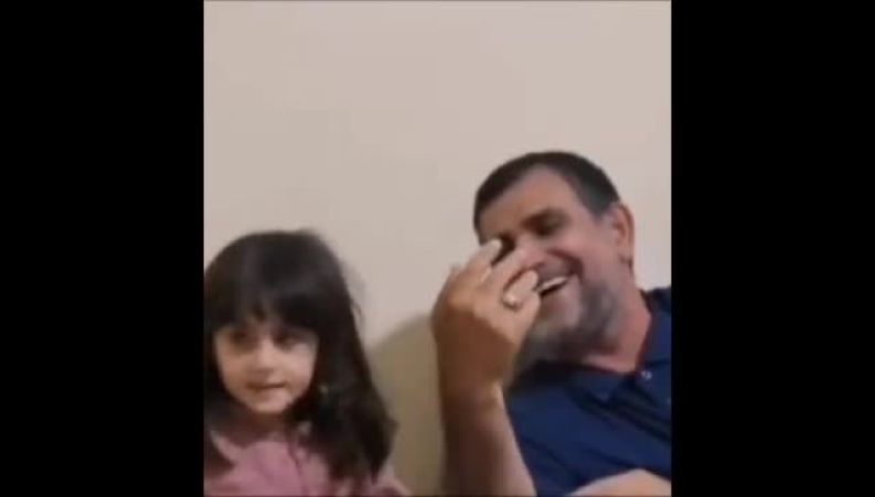  یک قاب خاص از سردار شهید تنگسیری در کناره نوه خردسالش