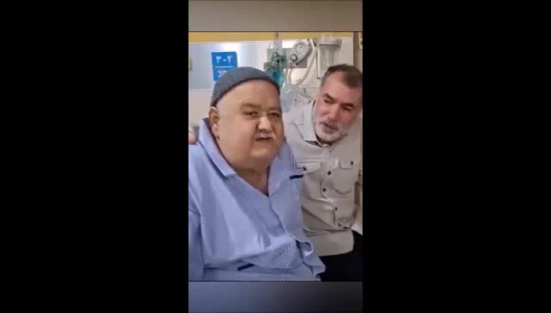 پیام اکبر عبدی به مردم از روی تخت بیمارستان 