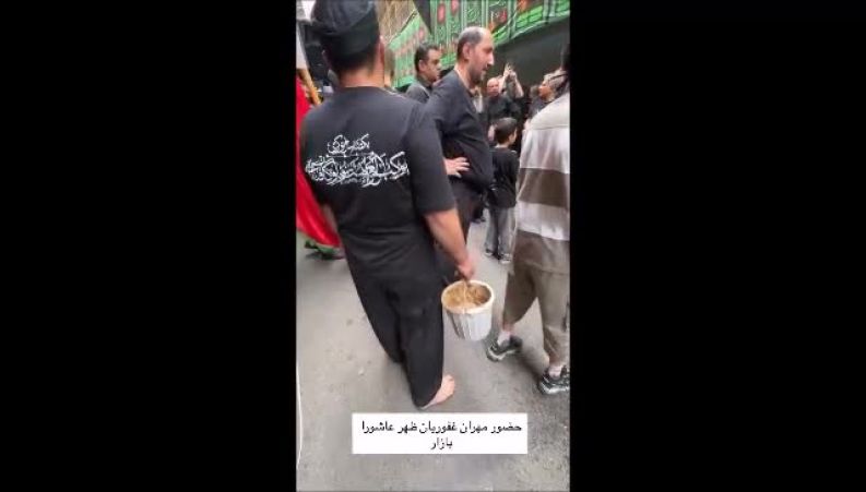 حضور مهران غفوریان در مراسم ظهر عاشورای بازار