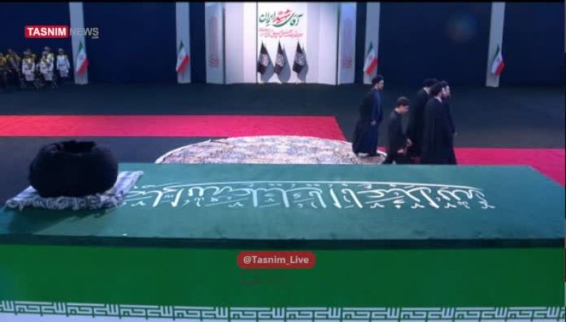 حضور خانواده امام خمینی در مصلی تهران؛ قاب متفاوت یک وداع رسمی