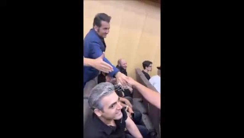 نحوه دست دادن جواد هاشمی با مازیار لرستانی خبرساز شد! 